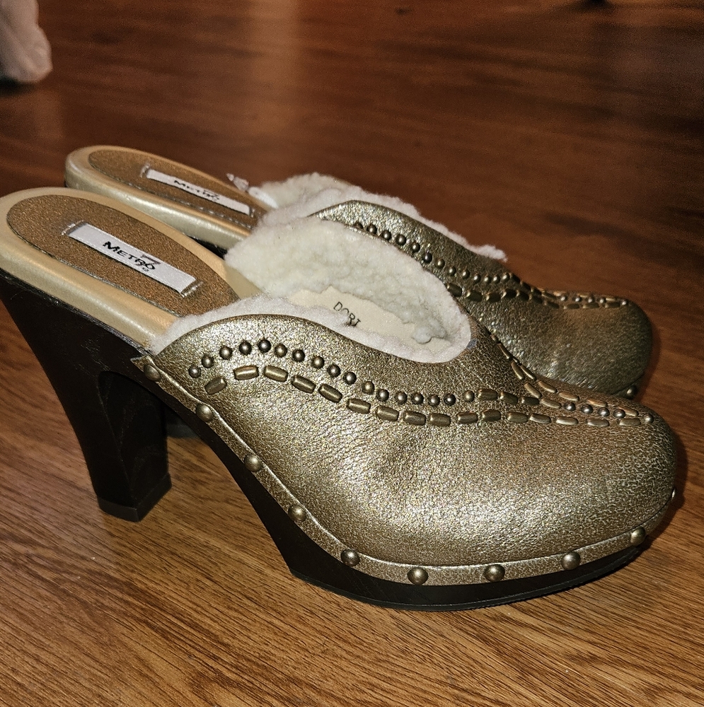 Metro 7 Gold Shimmer Clog Platform Heel, Faux Fur, with Beads & Studs size 6